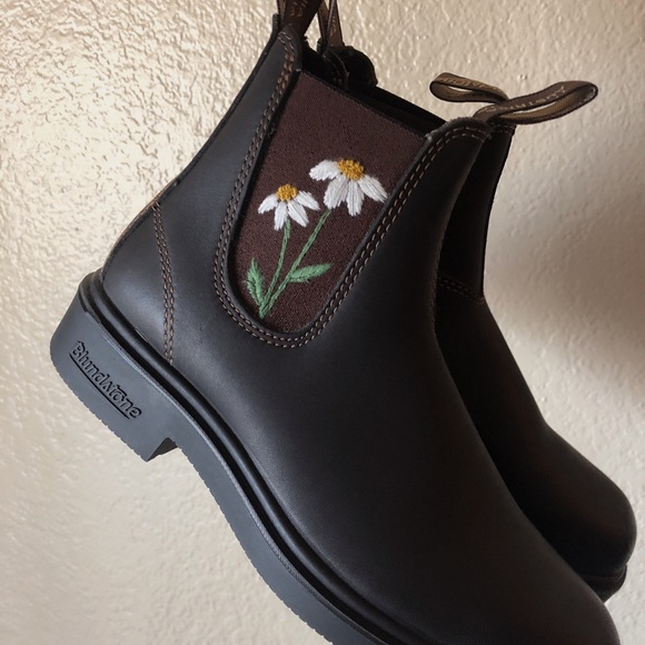 Hand-Embroidered Blundstone Boots - Picture 3 of 10